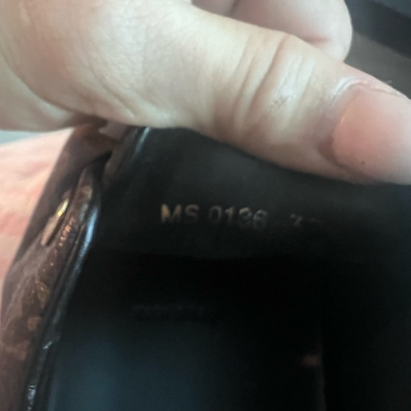 Authentic Louis Vuitton sneakers​​​​ - Picture 7 of 7